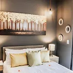Wex829- Modern Woodstock Apartment With Pool And Gym Access And Secure Parking